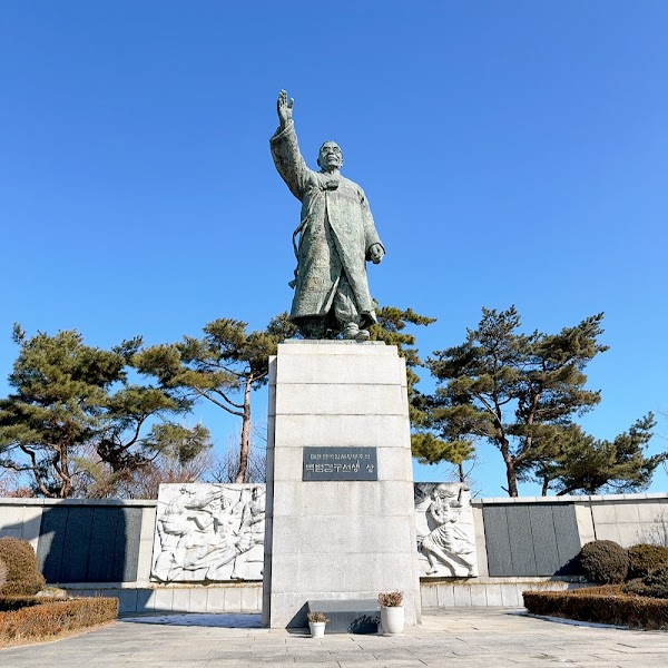 Namsan Baekbeom Square 3