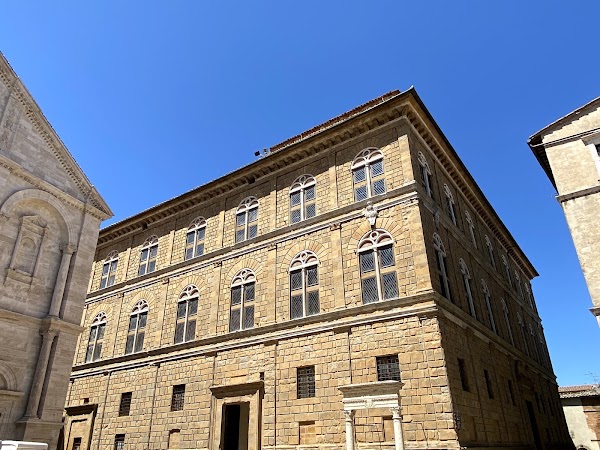Piazza Pio II 5