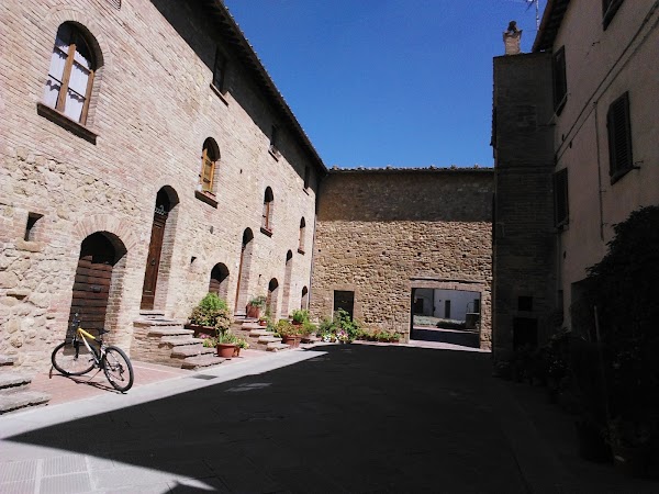 Piazza Pio II 2