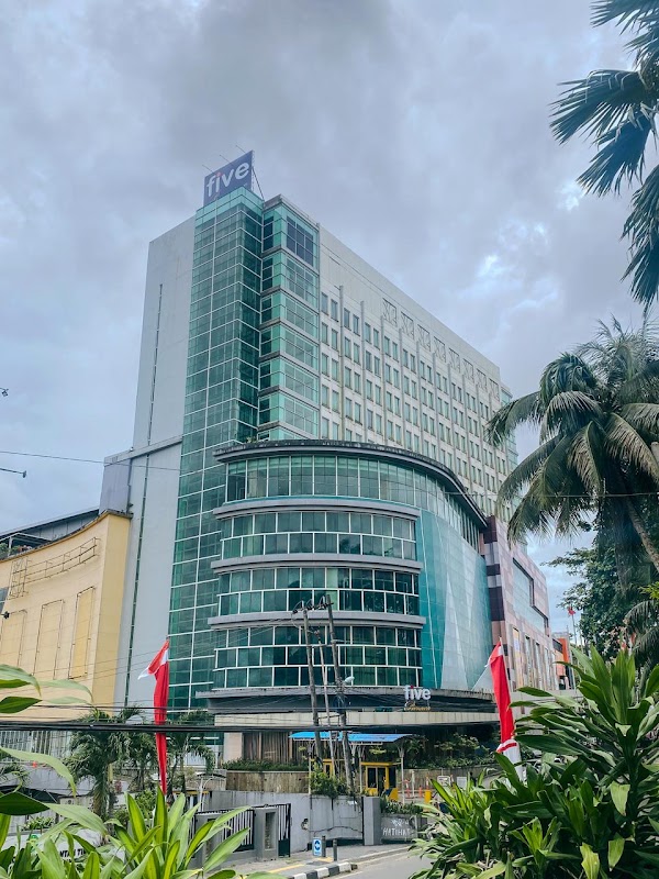 Five Premiere Hotel