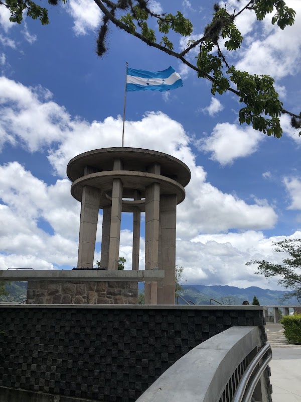 Monumento a la Paz - Cerro Juana Lainez 1