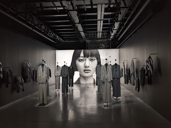 Armani/Silos 5