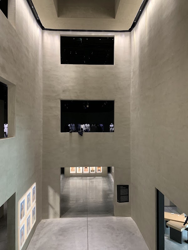 Armani/Silos 2