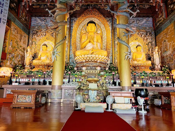Yakcheonsa Temple 4