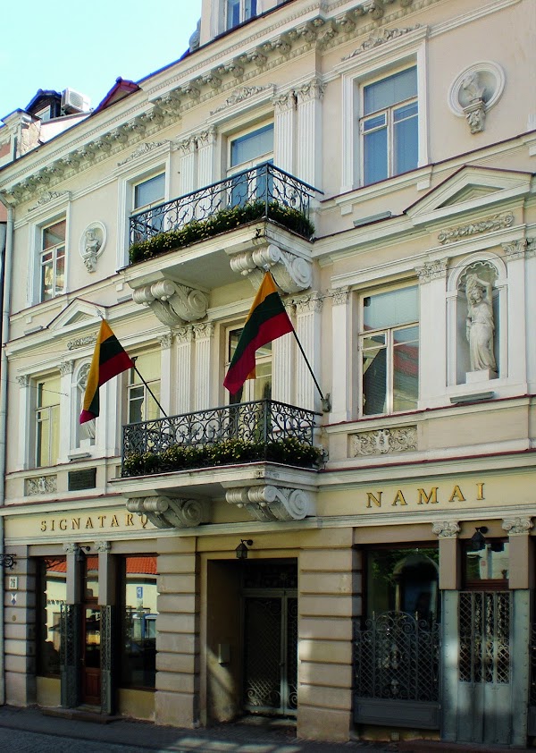 Signatories House