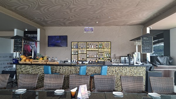 Bommu Rooftop Bar at Radisson Hotel Kandy