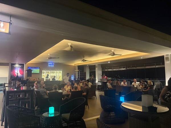 Bommu Rooftop Bar at Radisson Hotel Kandy 3