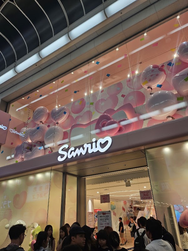 Sanrio 心斎橋店 1