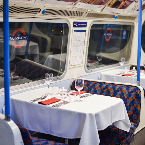 supperclub.tube - dining on a tube train