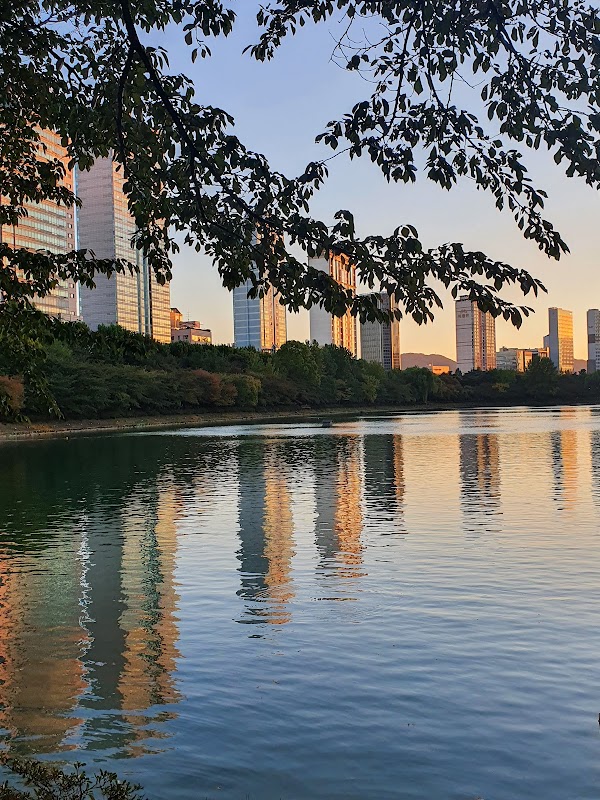 Seokchon East Lake