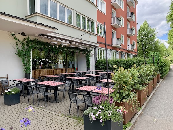 Piazza Italia 1