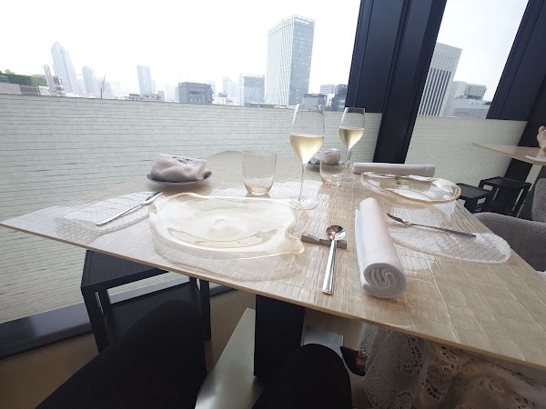 Beige Alain Ducasse 5