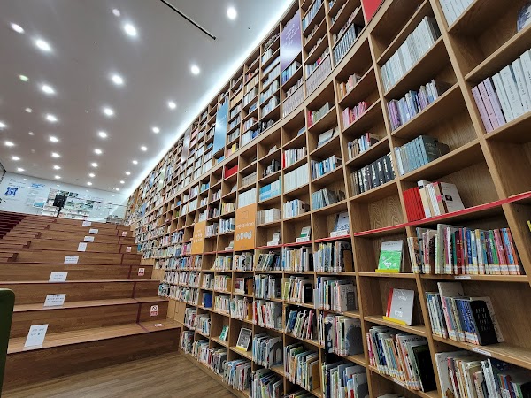 Seoul Metropolitan Library (Old Seoul City Hall) 5