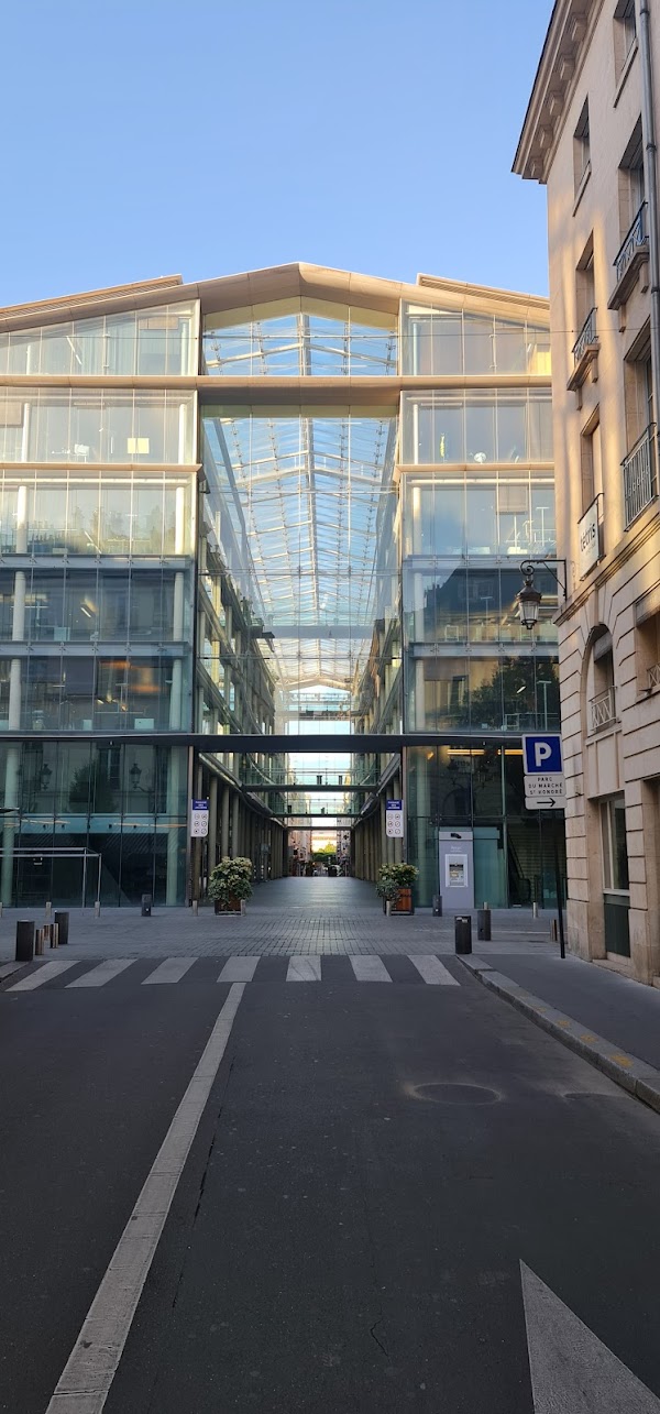 Place du Marché Saint-Honoré