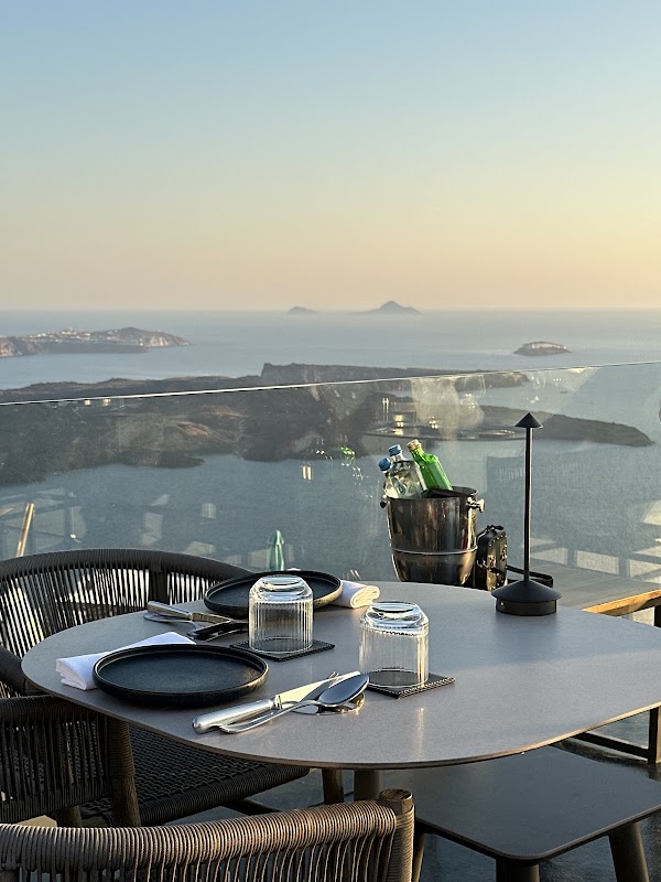 Mavro Restaurant Santorini 5