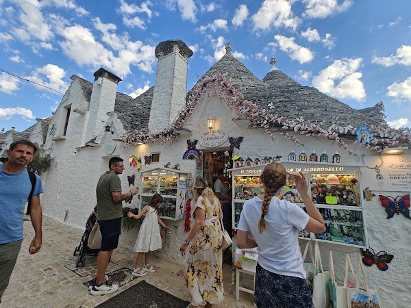 The Smallest Trulli of Alberobello - Artesan Shop 4