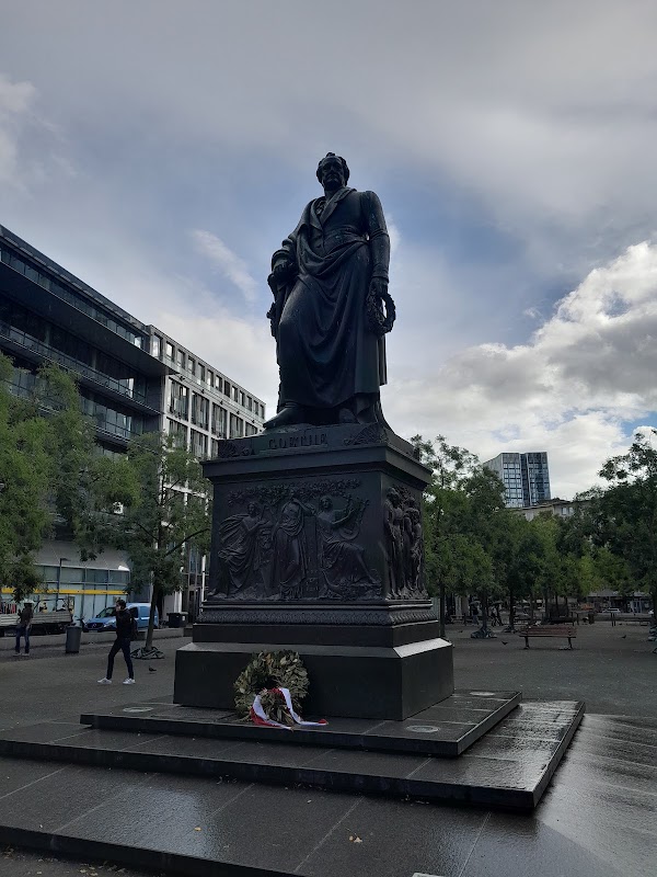 Goethe Monument 3