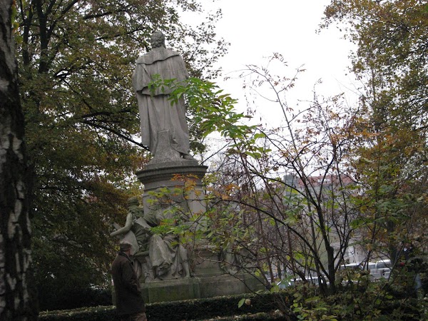 Goethe Monument 2