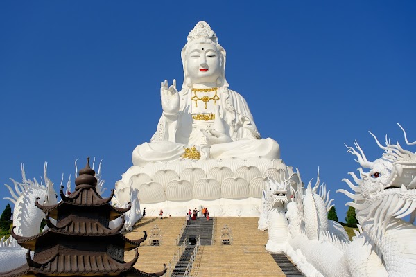 Wat Huay Pla Kang: Goddess of Mercy Chiang Rai 5