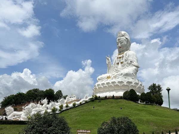 Wat Huay Pla Kang: Goddess of Mercy Chiang Rai 4