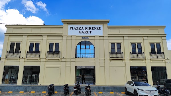 Piazza Firenze Garut Leather Mall