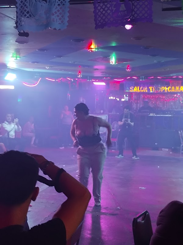 Salón Tropicana 3