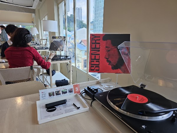 Listen HiFi Cafe 3