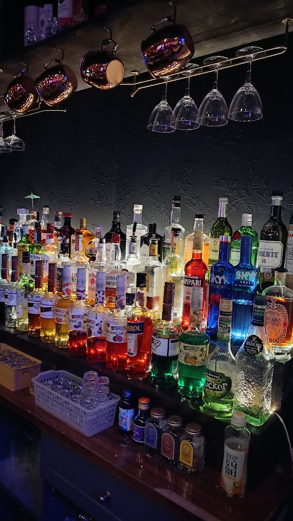 Hideout Cocktail Bar 1