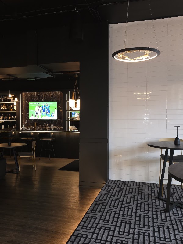 Dav’s HotSpot Restaurant + Lounge