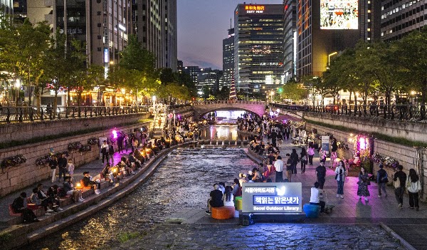 Seoul Outdoor Library Tour