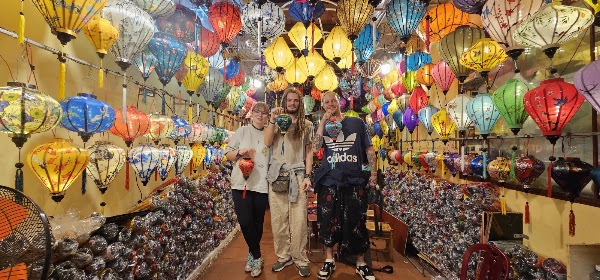Hoa Mai Lantern Shop 3