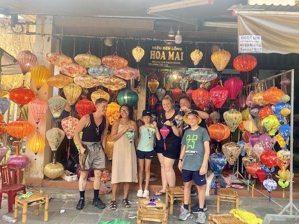 Hoa Mai Lantern Shop 2