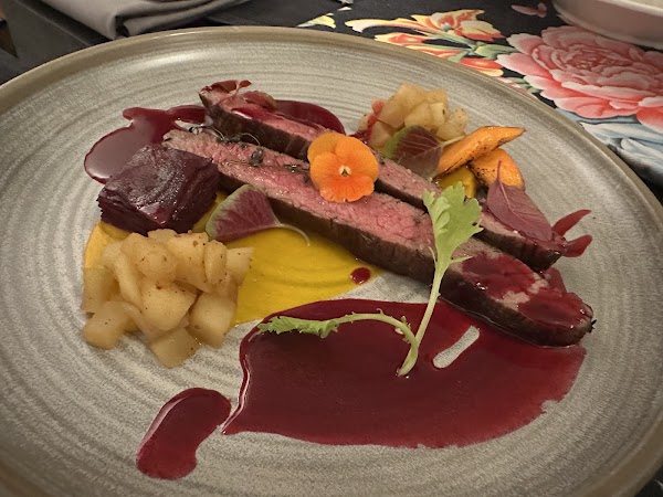 Blanc. Restaurant Saigon 4