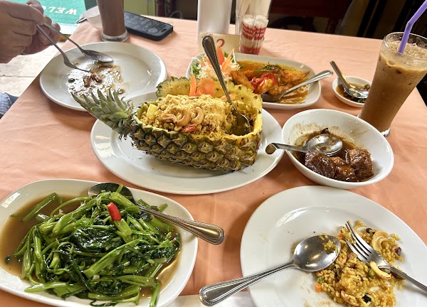 Raya Restaurant 5