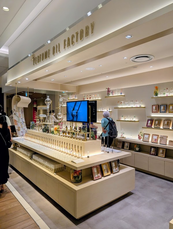 The PERFUME OIL FACTORY 梅田店