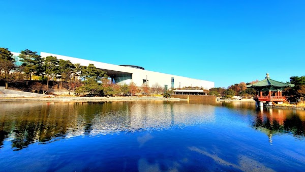 국립중앙박물관 거울못