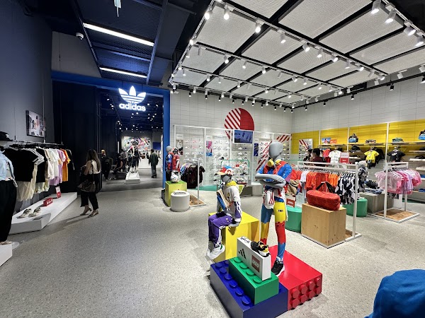 adidas Brand Center Central World Bangkok 5