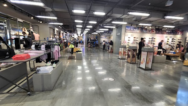 adidas Brand Center Central World Bangkok 3