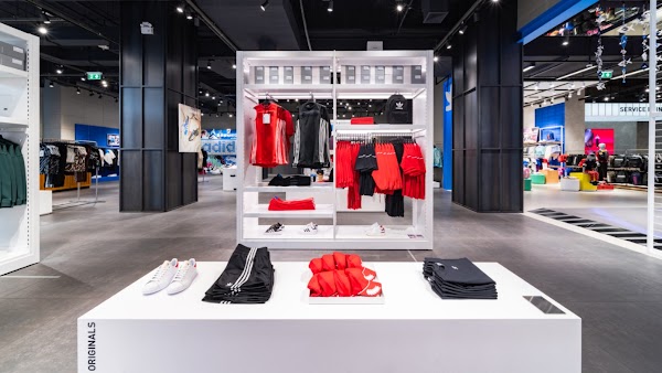 adidas Brand Center Central World Bangkok 2