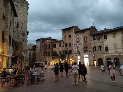 Piazza Della Cisterna