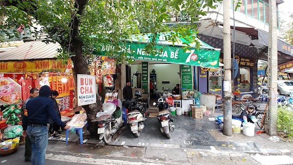 Quán bún chả, nem cua bể 1