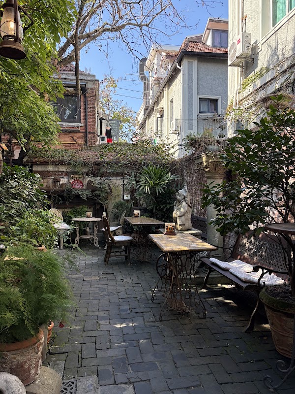 Antique Garden 1