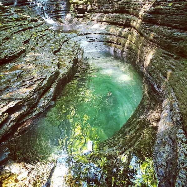 Devil's Bathtub