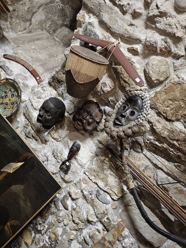 Curios, Cabinet De Curiosités Et Brocante 2