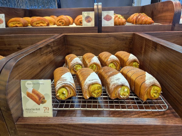 B&B Bakery & The Cups Coffee By The Sea 4