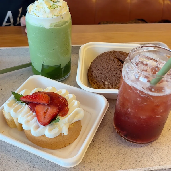 B&B Bakery & The Cups Coffee By The Sea 3
