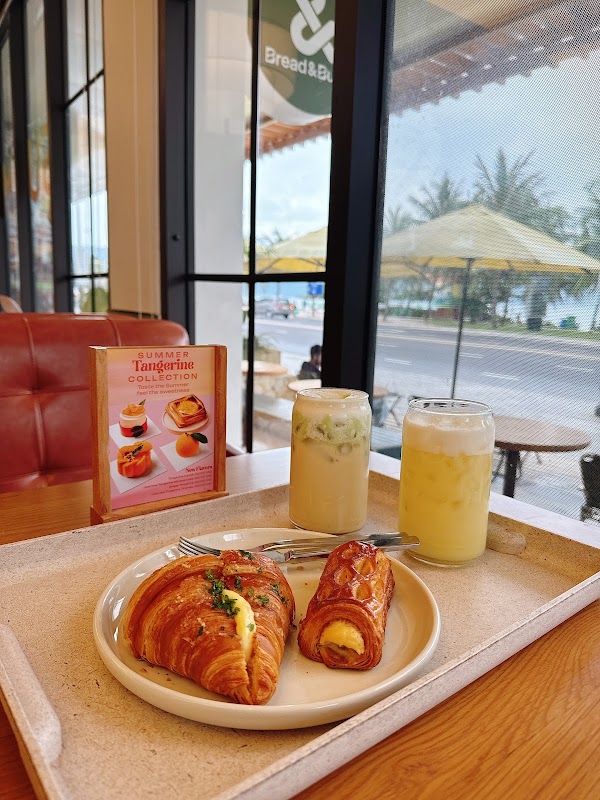 B&B Bakery & The Cups Coffee By The Sea 2
