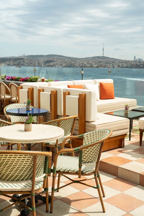 Hovagimyan Hotel and Suites