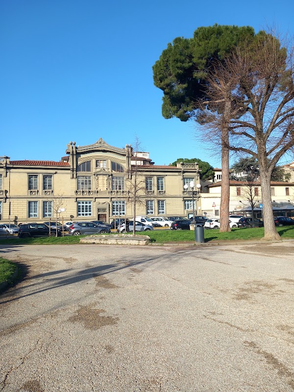 Piazza Fra' Girolamo Savonarola 3