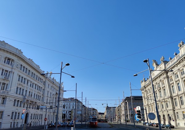 Schwarzenbergplatz 2